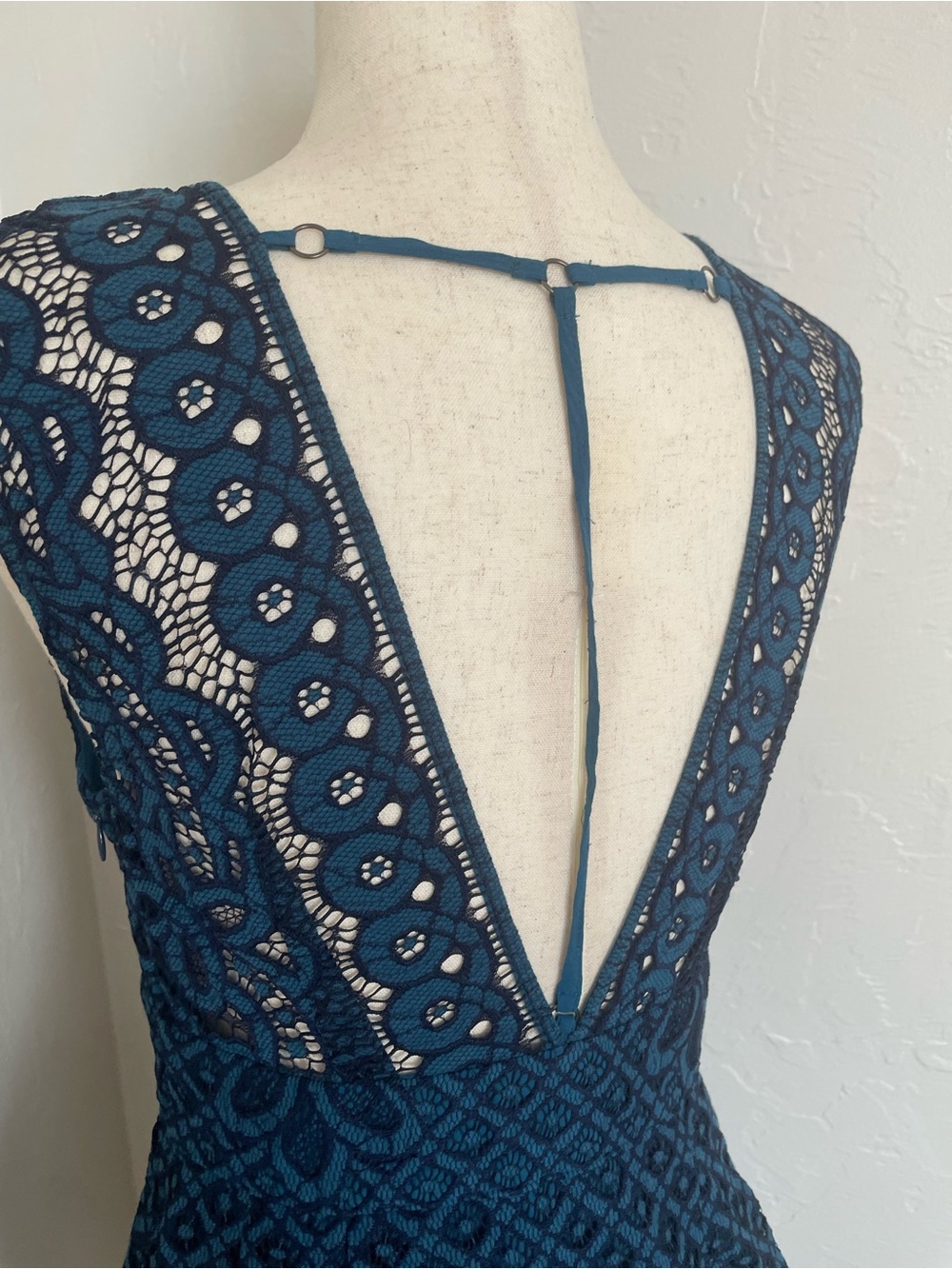 Free People Deep V-Neck Sapphire Blue Teal Lace Mini Dress Urban Outfitters T - Picture 9 of 15